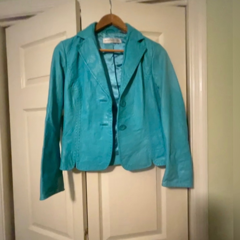 DANA BUCHMAN BLUE BLAZER WITH NOTCHED LAPELS AND TAILORED FIT SIZE 4